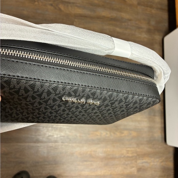 Michael Kors LG EW Crossbody Brand New - Picture 10 of 12